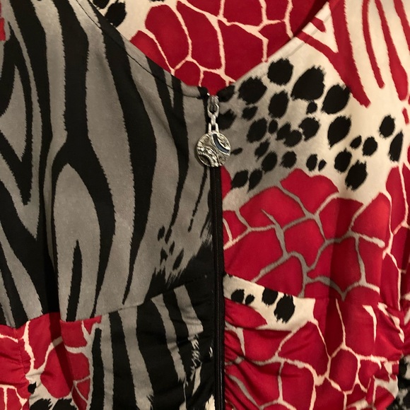 Nueva Ruched Long Sleeve Animal Print Top - Picture 6 of 10